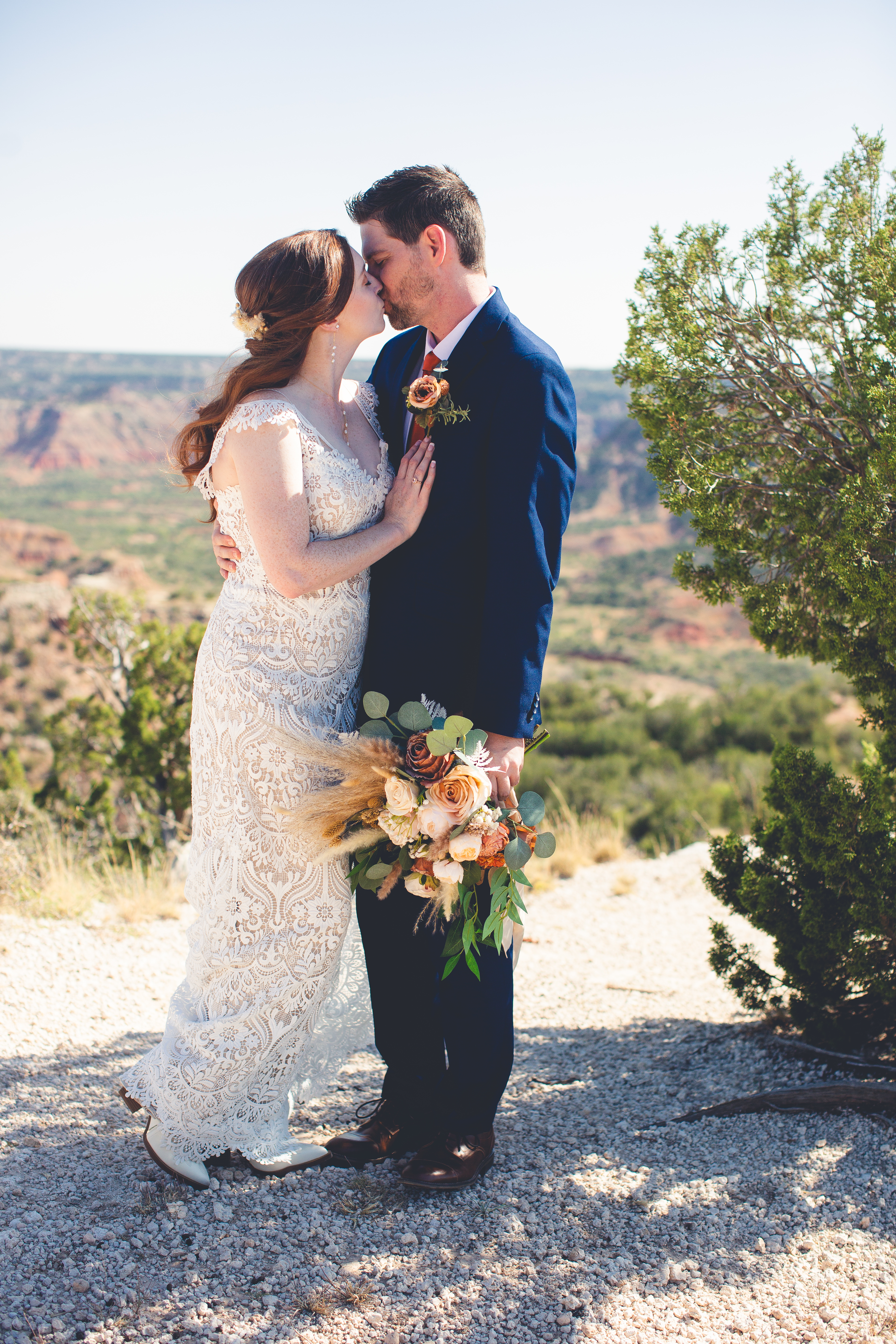 amarillo wedding photographer Dave Ramos photography palo duro canyon wedding doves rest cabin