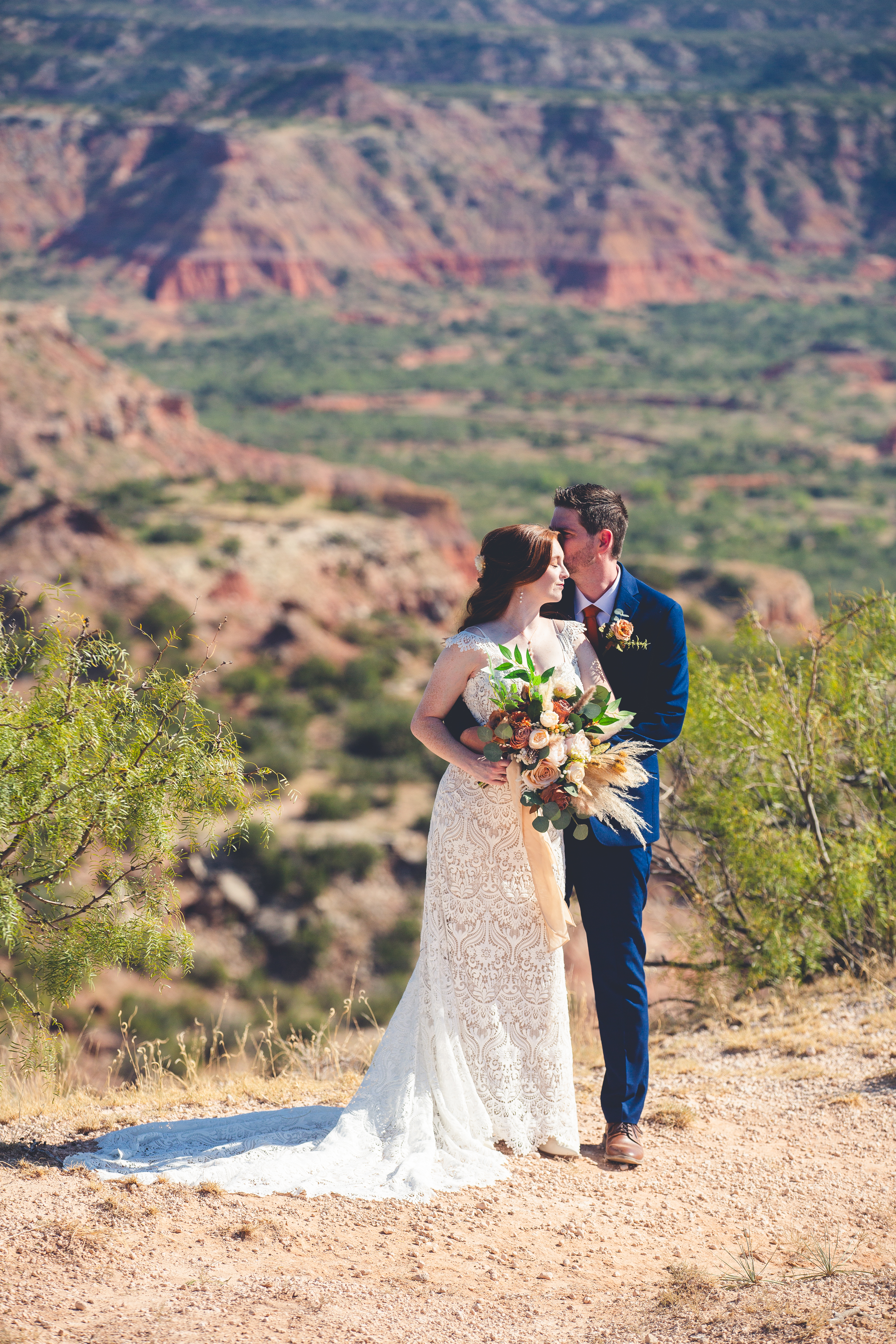 amarillo wedding photographer Dave Ramos photography palo duro canyon wedding doves rest cabin